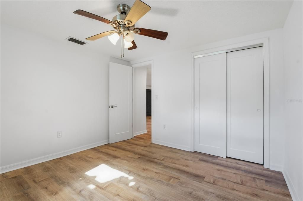 For Sale: $219,900 (2 beds, 1 baths, 1012 Square Feet)