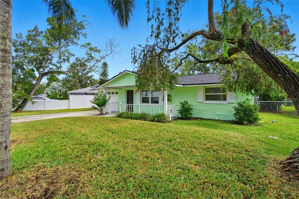 For Sale: $219,900 (2 beds, 1 baths, 1012 Square Feet)