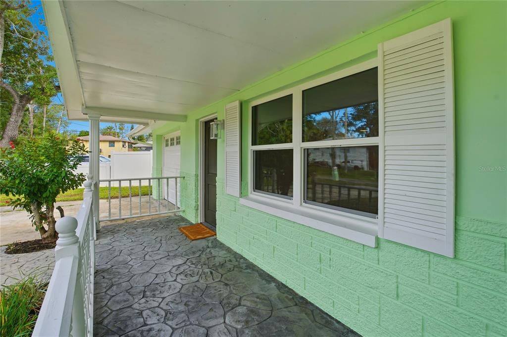 For Sale: $219,900 (2 beds, 1 baths, 1012 Square Feet)