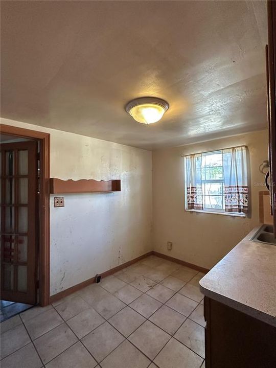 Active With Contract: $179,900 (2 beds, 1 baths, 820 Square Feet)