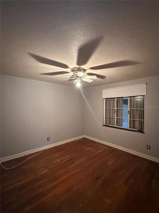 Active With Contract: $179,900 (2 beds, 1 baths, 820 Square Feet)