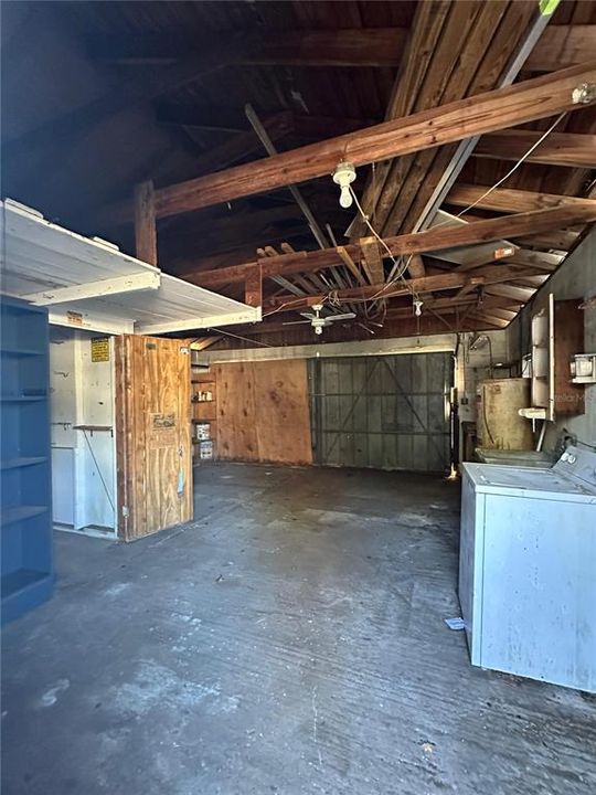 Active With Contract: $179,900 (2 beds, 1 baths, 820 Square Feet)