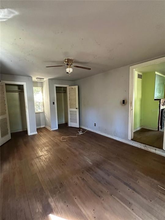 Active With Contract: $179,900 (2 beds, 1 baths, 820 Square Feet)