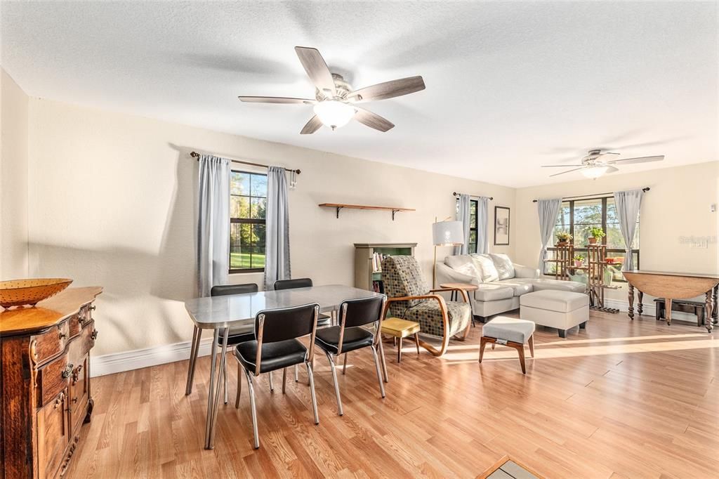 待售: $375,000 (2 贝兹, 2 浴室, 1144 平方英尺)