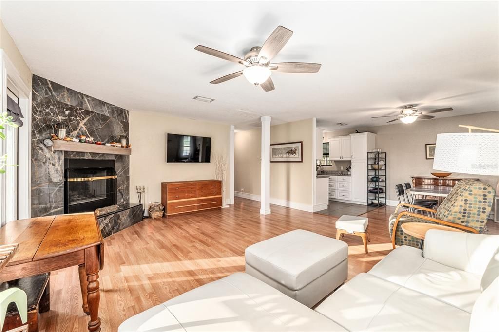 待售: $375,000 (2 贝兹, 2 浴室, 1144 平方英尺)