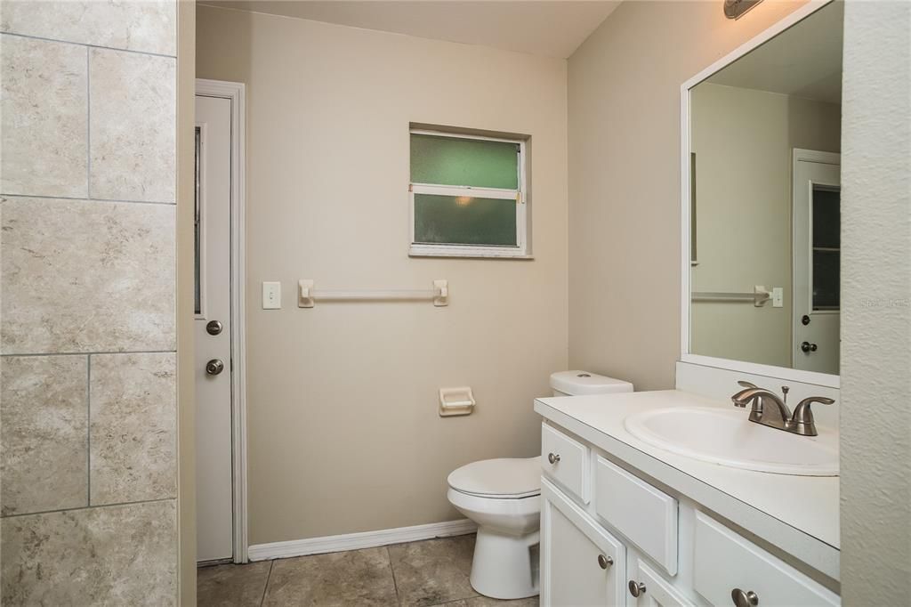 For Rent: $1,895 (3 beds, 2 baths, 2160 Square Feet)