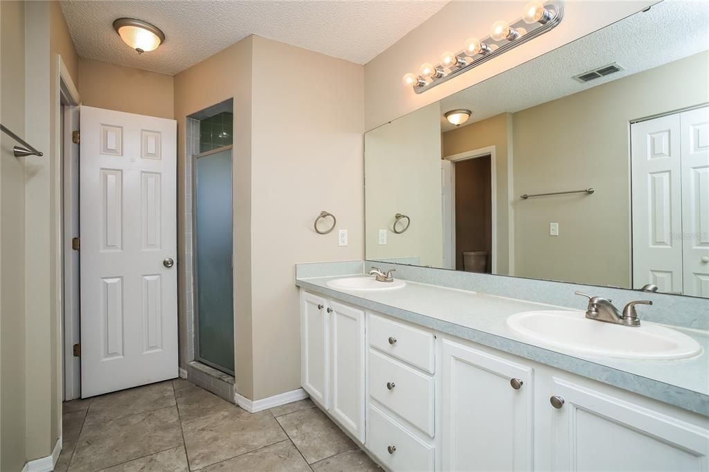 For Rent: $1,895 (3 beds, 2 baths, 2160 Square Feet)