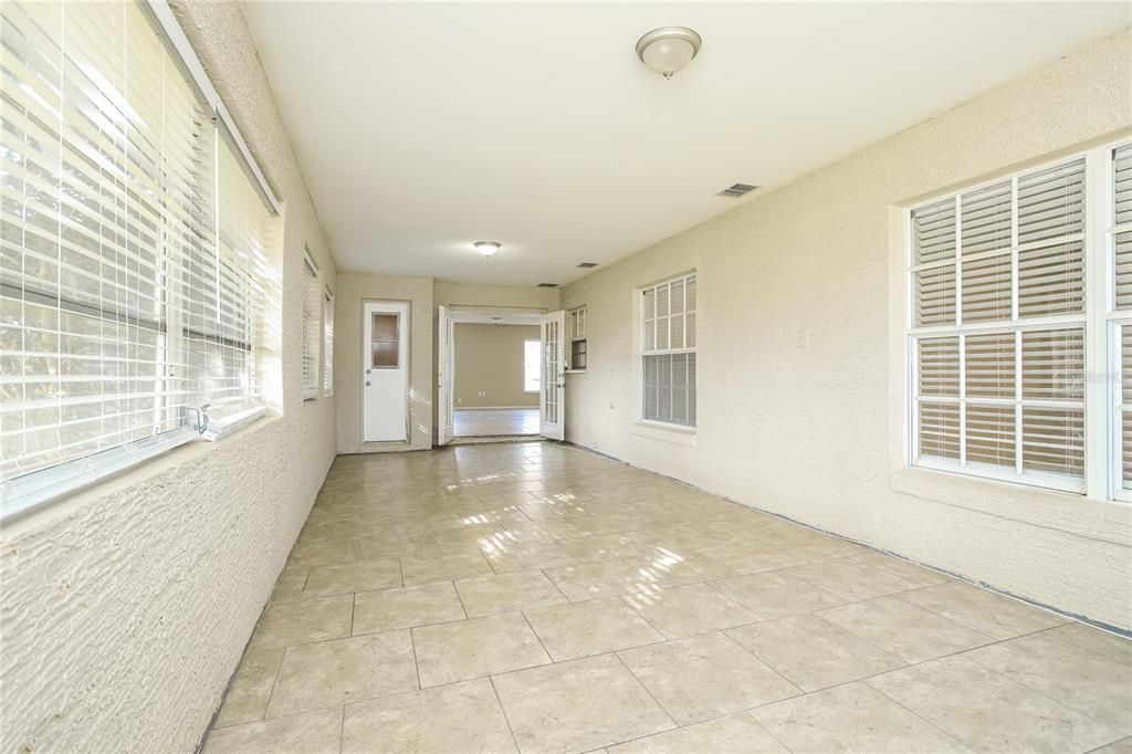 For Rent: $1,895 (3 beds, 2 baths, 2160 Square Feet)