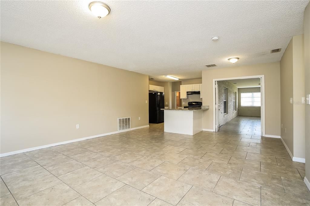 For Rent: $1,895 (3 beds, 2 baths, 2160 Square Feet)