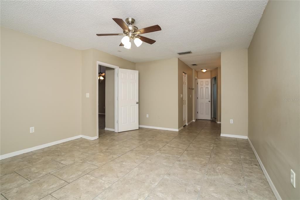 For Rent: $1,895 (3 beds, 2 baths, 2160 Square Feet)