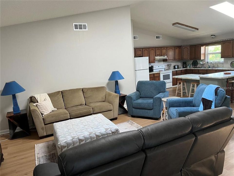 En Renta: $2,400 (2 camas, 2 baños, 1426 Pies cuadrados)