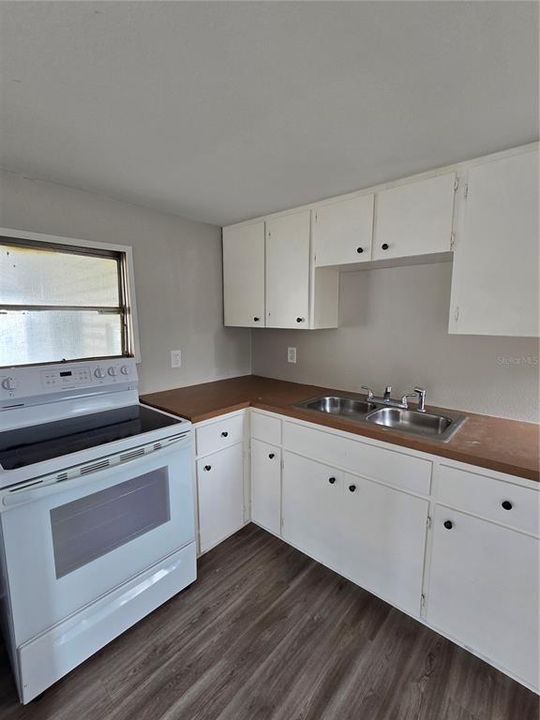 For Rent: $1,000 (1 beds, 1 baths, 678 Square Feet)
