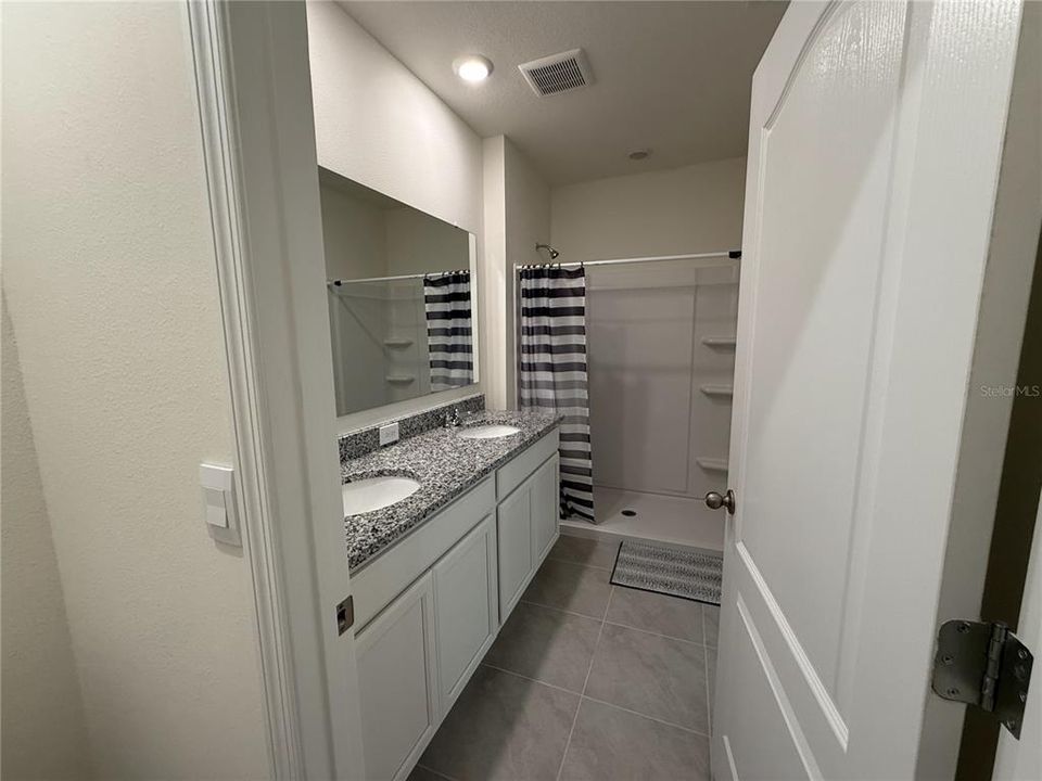 出租: $2,200 (4 贝兹, 2 浴室, 1665 平方英尺)