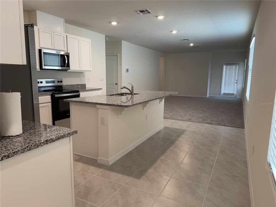 出租: $2,200 (4 贝兹, 2 浴室, 1665 平方英尺)