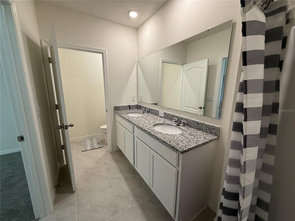 出租: $2,200 (4 贝兹, 2 浴室, 1665 平方英尺)