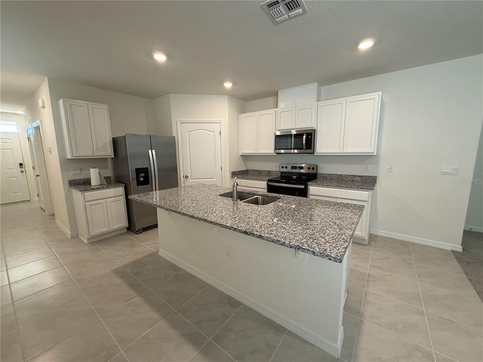 出租: $2,200 (4 贝兹, 2 浴室, 1665 平方英尺)