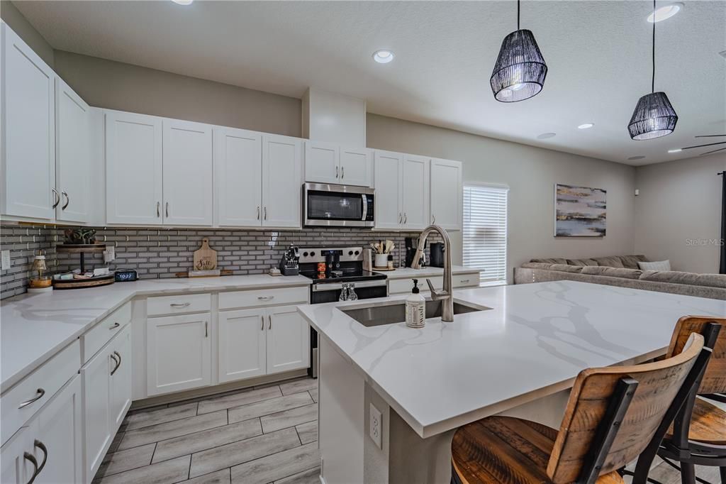 For Sale: $399,900 (4 beds, 2 baths, 2133 Square Feet)