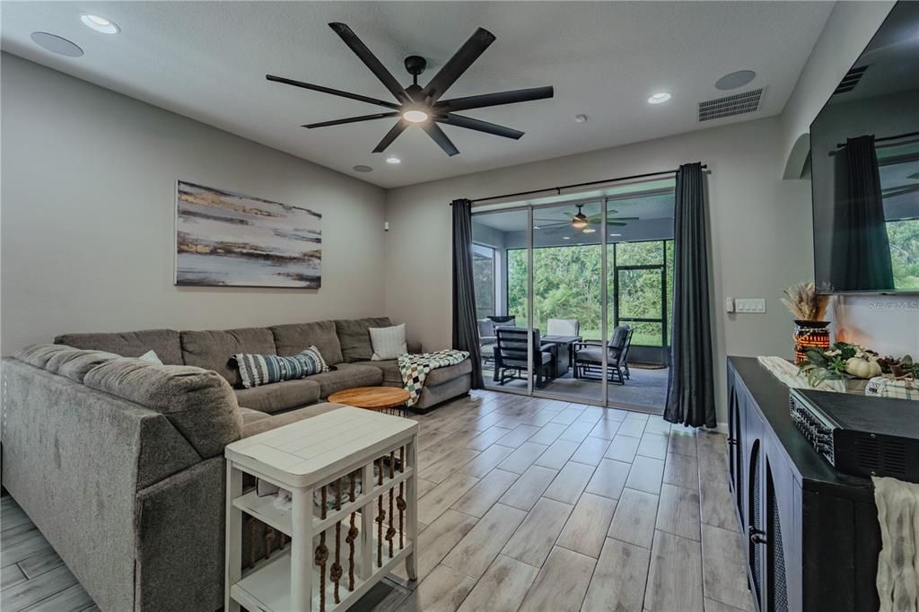 For Sale: $399,900 (4 beds, 2 baths, 2133 Square Feet)