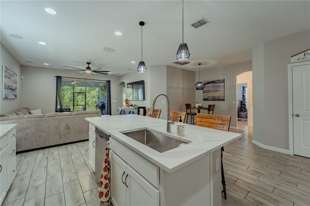 For Sale: $399,900 (4 beds, 2 baths, 2133 Square Feet)