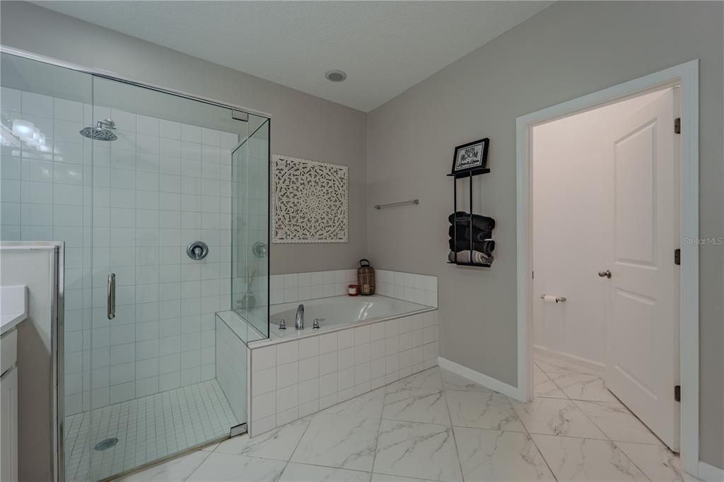 For Sale: $399,900 (4 beds, 2 baths, 2133 Square Feet)