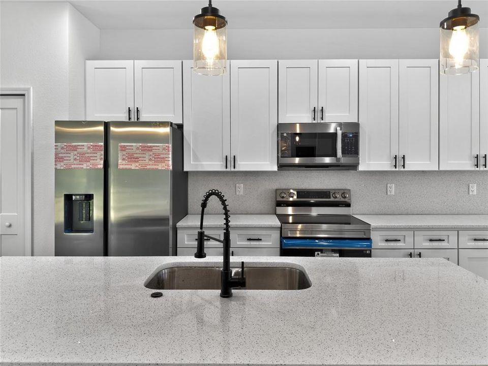 待售: $299,000 (4 贝兹, 2 浴室, 1774 平方英尺)