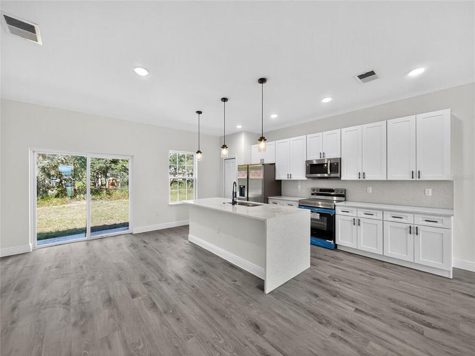 待售: $299,000 (4 贝兹, 2 浴室, 1774 平方英尺)