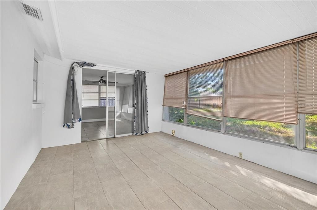 Active With Contract: $199,000 (2 beds, 1 baths, 1113 Square Feet)