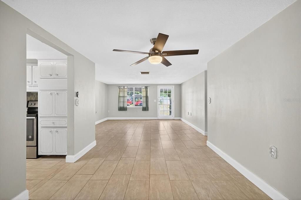 Active With Contract: $199,000 (2 beds, 1 baths, 1113 Square Feet)