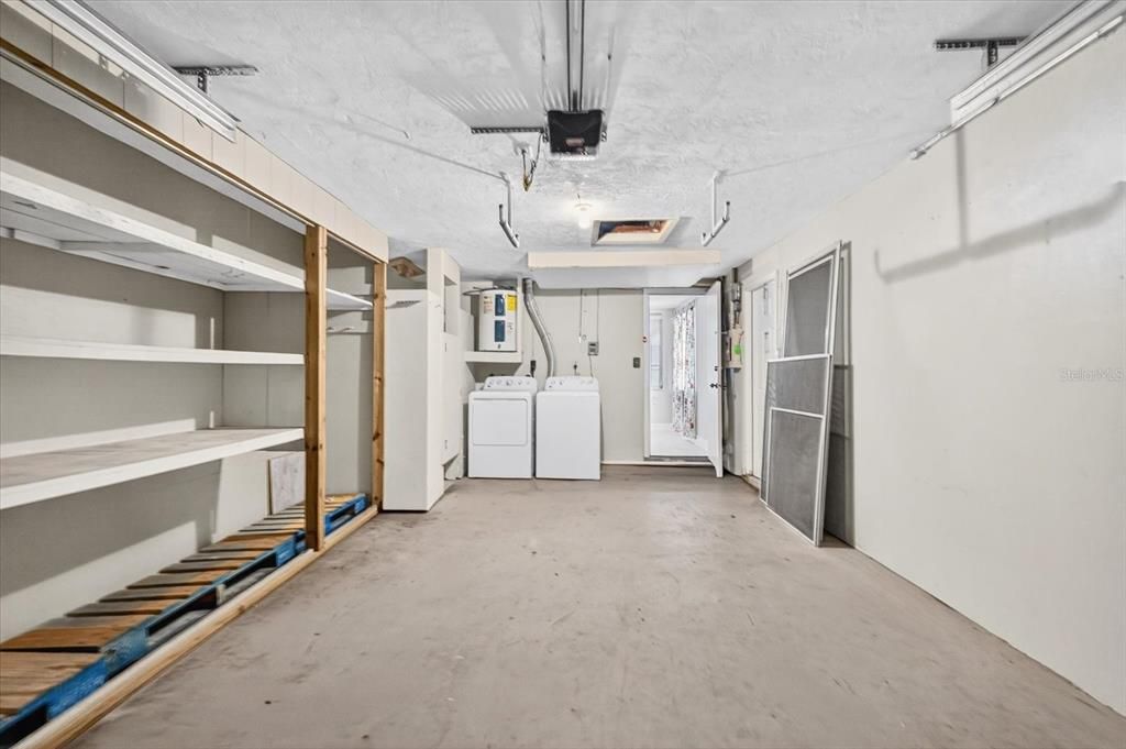 Active With Contract: $199,000 (2 beds, 1 baths, 1113 Square Feet)