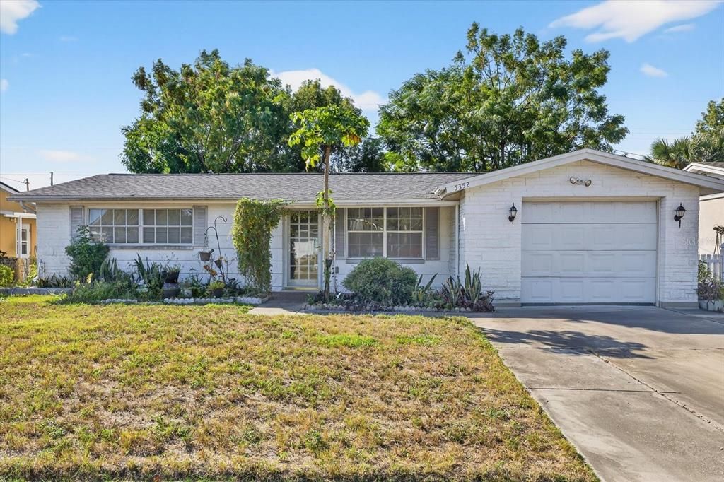 Active With Contract: $199,000 (2 beds, 1 baths, 1113 Square Feet)