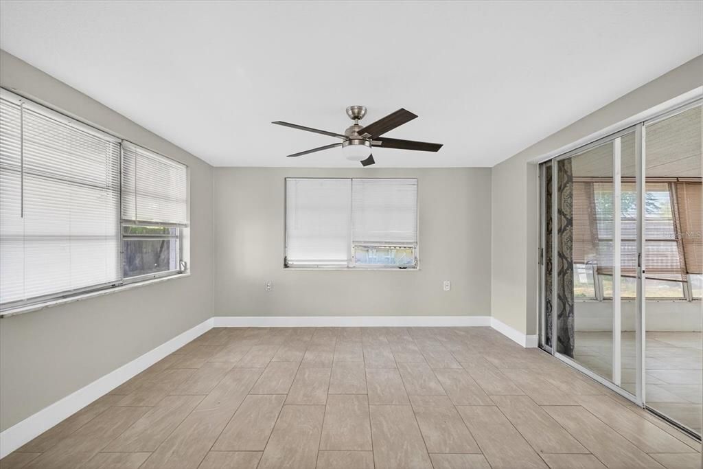 Active With Contract: $199,000 (2 beds, 1 baths, 1113 Square Feet)