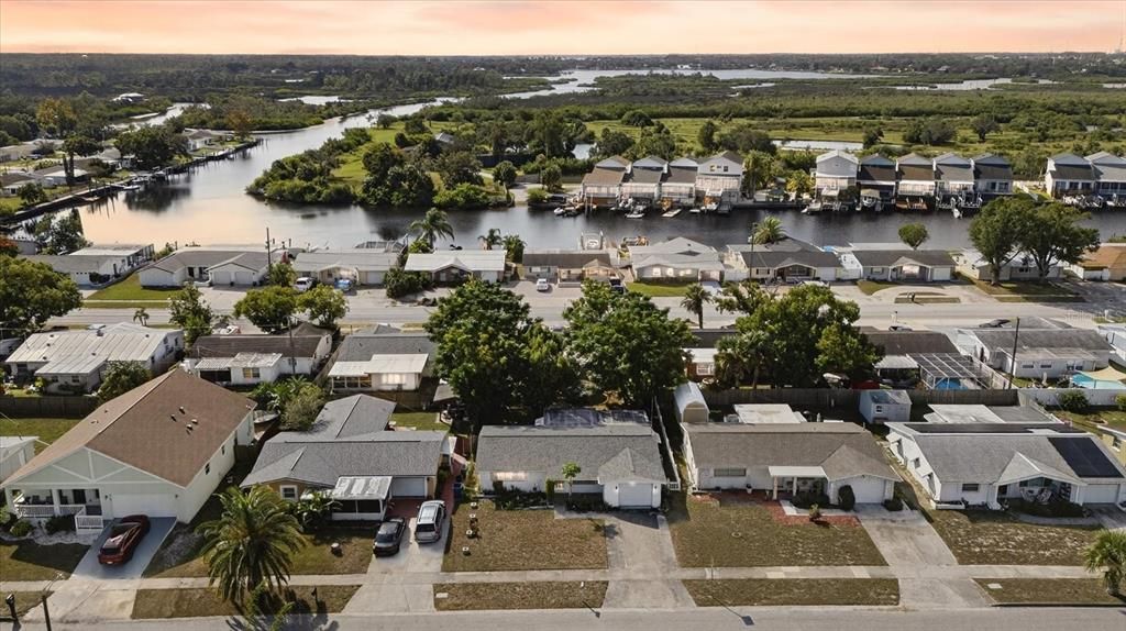 Active With Contract: $199,000 (2 beds, 1 baths, 1113 Square Feet)