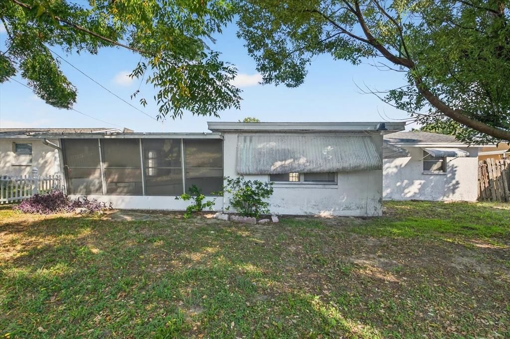 Active With Contract: $199,000 (2 beds, 1 baths, 1113 Square Feet)