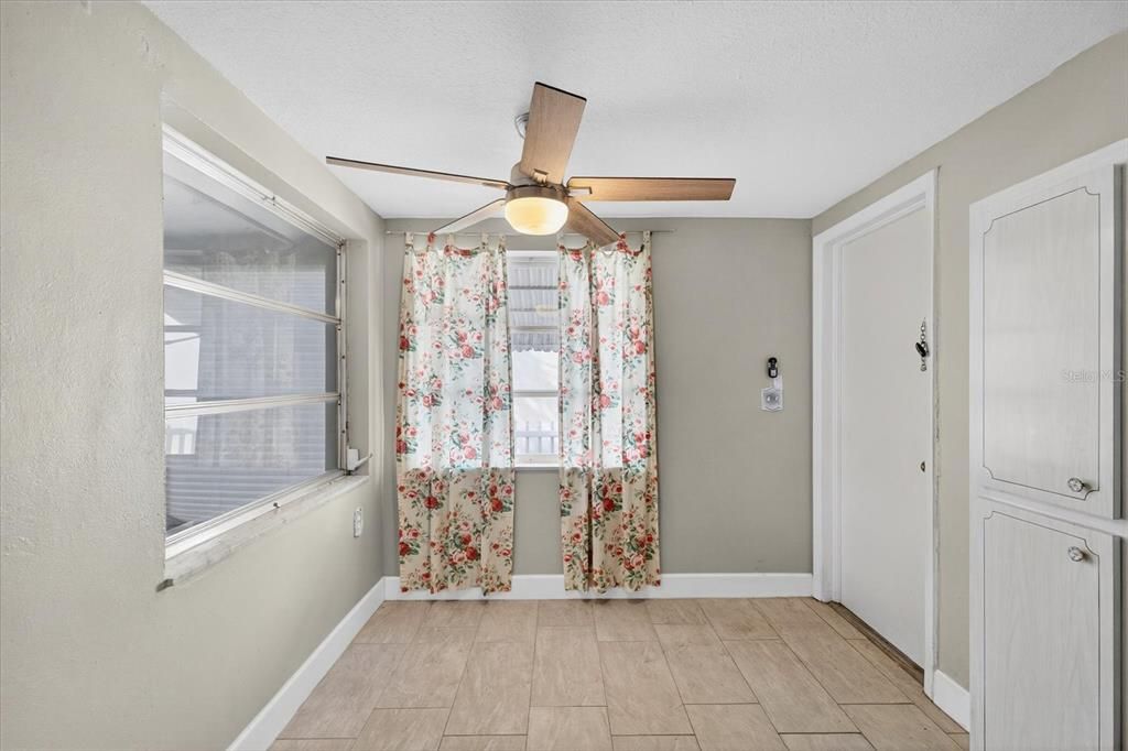 Active With Contract: $199,000 (2 beds, 1 baths, 1113 Square Feet)