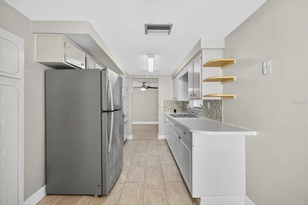 Active With Contract: $199,000 (2 beds, 1 baths, 1113 Square Feet)