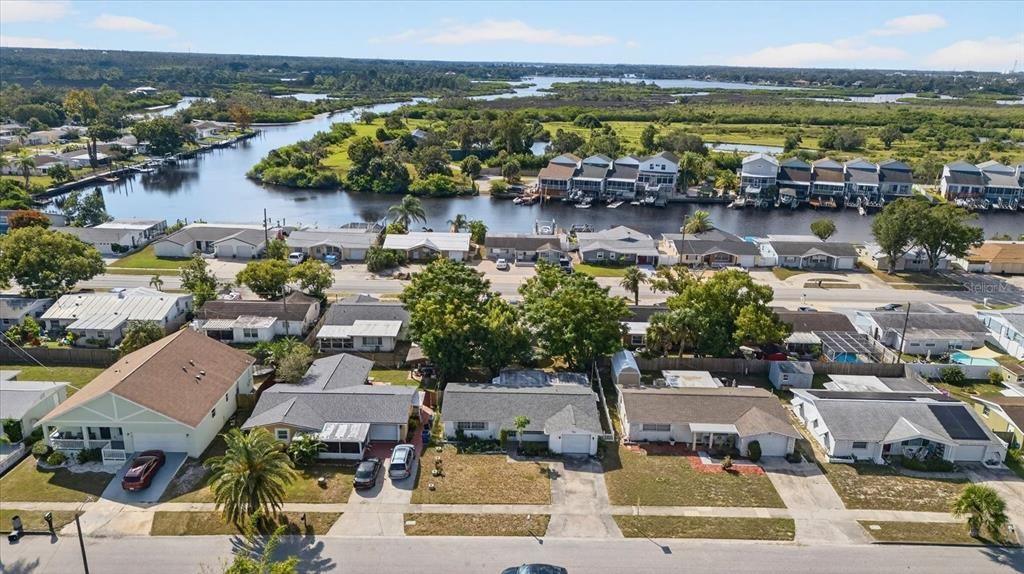 Active With Contract: $199,000 (2 beds, 1 baths, 1113 Square Feet)