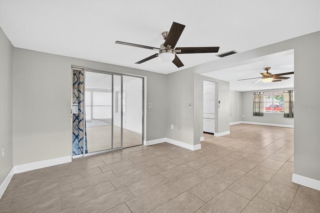 Active With Contract: $199,000 (2 beds, 1 baths, 1113 Square Feet)