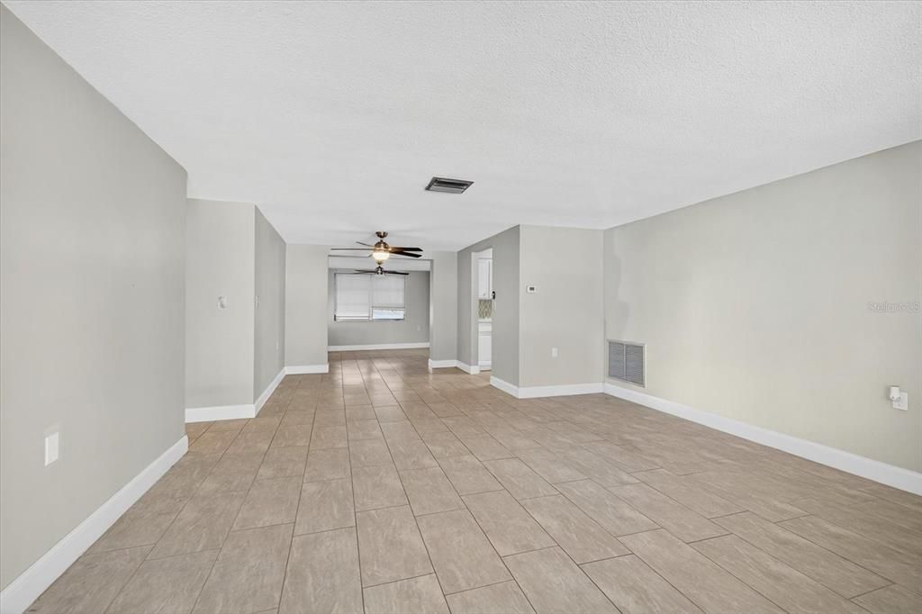 Active With Contract: $199,000 (2 beds, 1 baths, 1113 Square Feet)