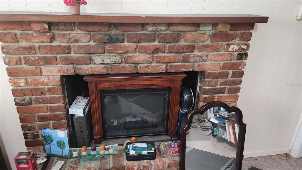 合同活跃: $350,000 (3 贝兹, 2 浴室, 1667 平方英尺)