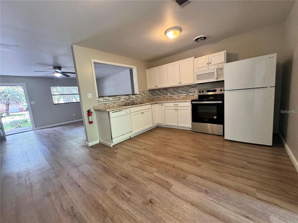 En Venta: $220,000 (4 camas, 2 baños, 1176 Pies cuadrados)