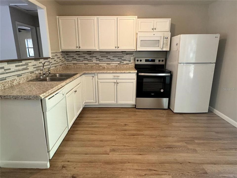 En Venta: $220,000 (4 camas, 2 baños, 1176 Pies cuadrados)