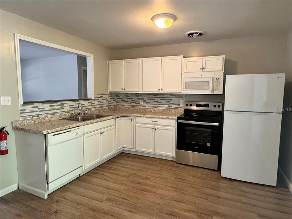 En Venta: $220,000 (4 camas, 2 baños, 1176 Pies cuadrados)