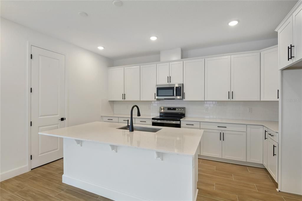 待售: $379,950 (4 贝兹, 3 浴室, 2070 平方英尺)