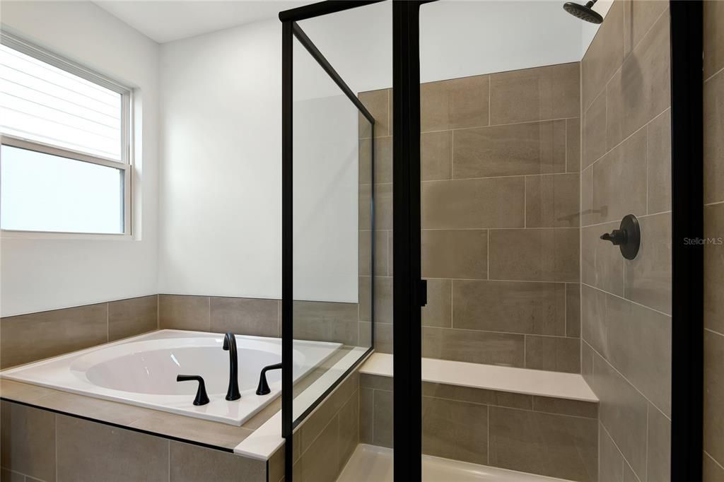 待售: $379,950 (4 贝兹, 3 浴室, 2070 平方英尺)