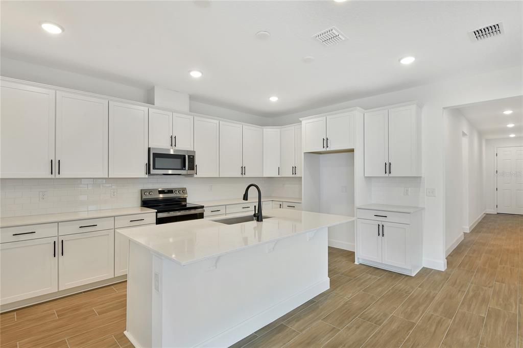 待售: $379,950 (4 贝兹, 3 浴室, 2070 平方英尺)