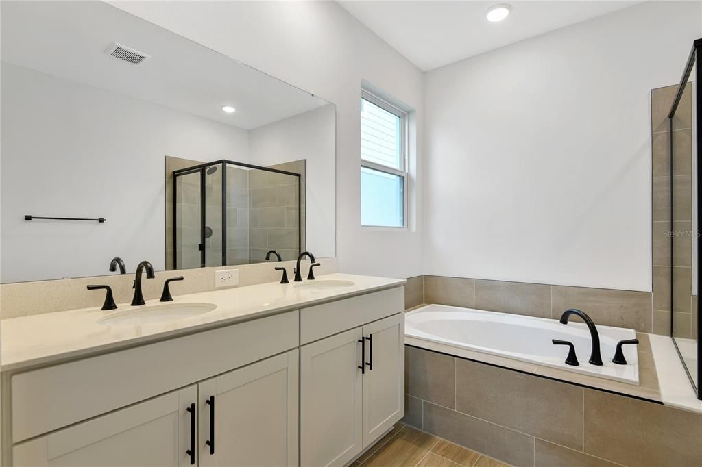 待售: $379,950 (4 贝兹, 3 浴室, 2070 平方英尺)