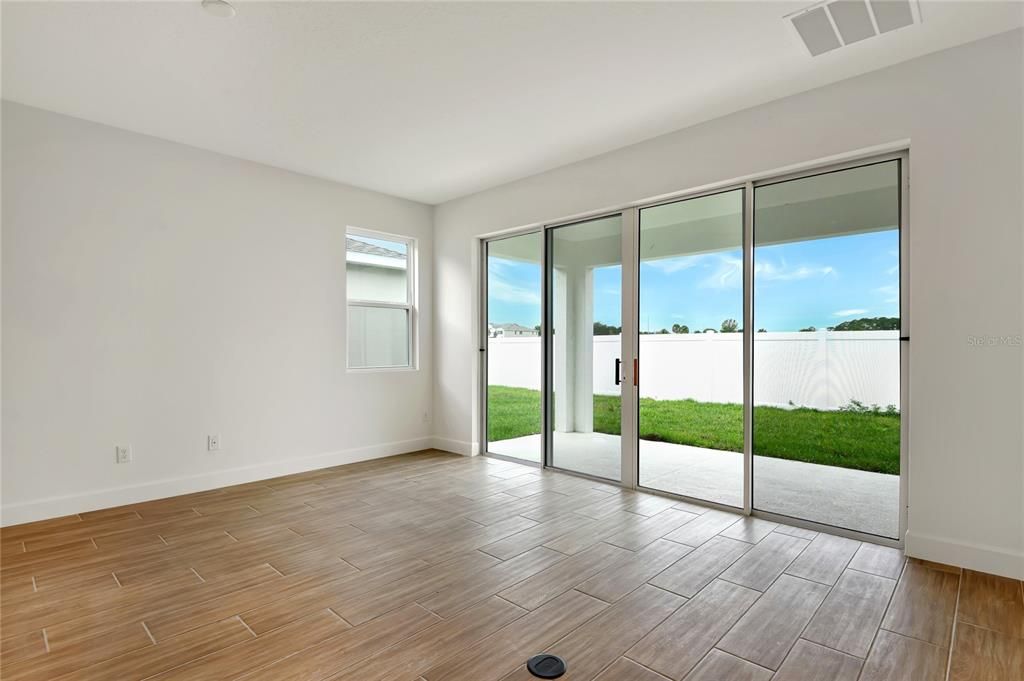 待售: $379,950 (4 贝兹, 3 浴室, 2070 平方英尺)