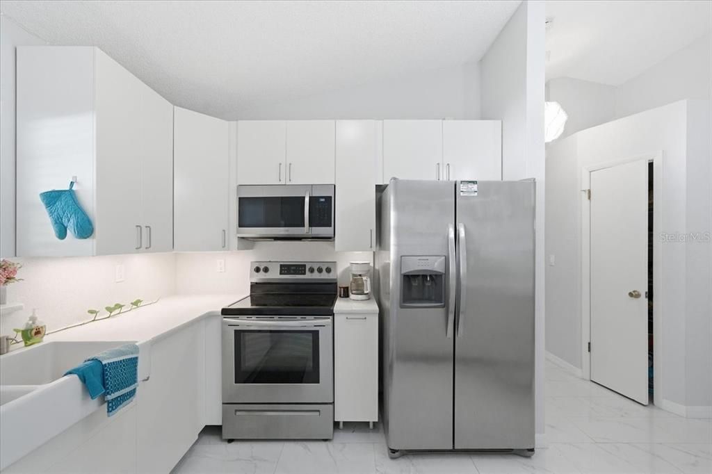 Active With Contract: $305,000 (3 beds, 2 baths, 1232 Square Feet)