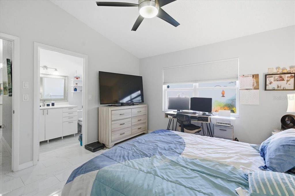 Active With Contract: $305,000 (3 beds, 2 baths, 1232 Square Feet)