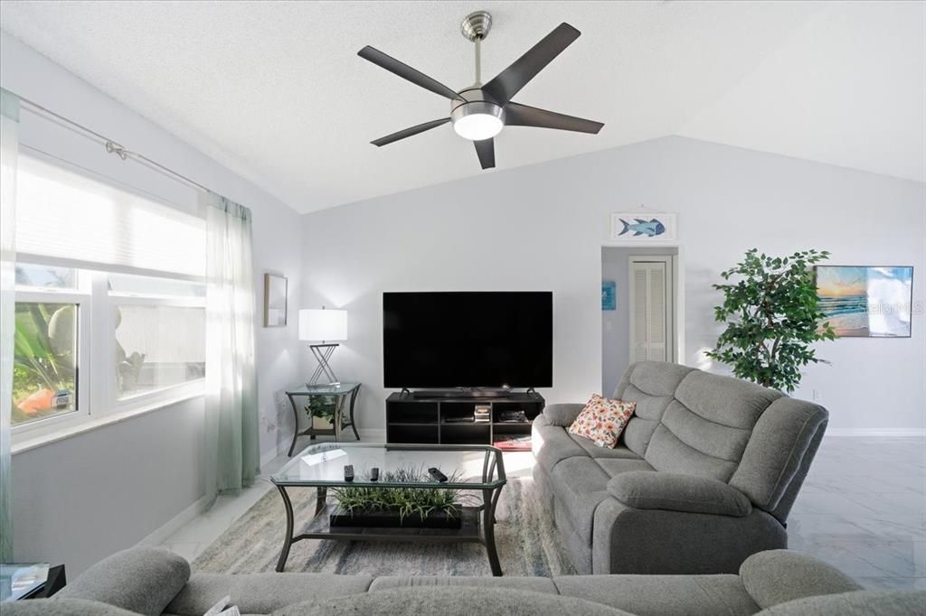 Active With Contract: $305,000 (3 beds, 2 baths, 1232 Square Feet)